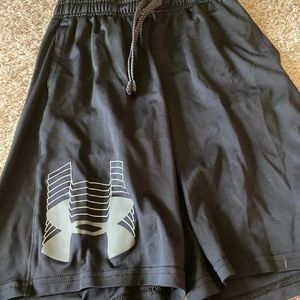 Black Boys’ Under Armour shorts with pockets
